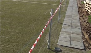 Eks. 8: Kunstgræs med kantsætning