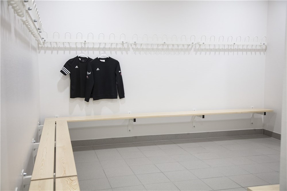 Omklædningsbænk enkelt. Vægmontering