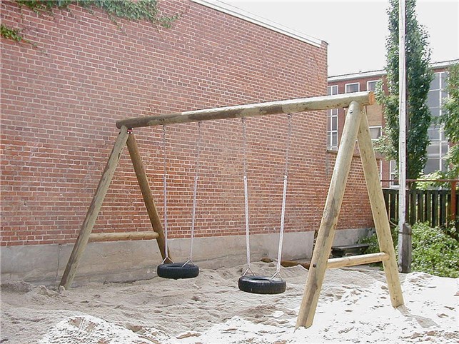 Gyngestativ inkl. 2 dæk gynger