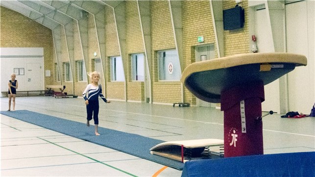 Tilløbsmåtte i blå filt 25 M.