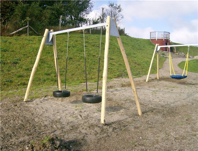 Robinia/stål gynge med 2 dæk