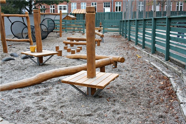 Robinia pæl med bænk