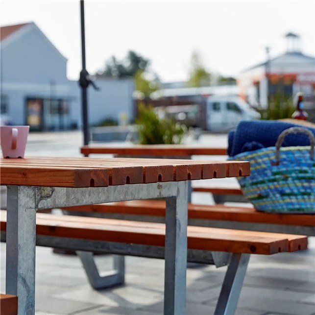Wega Bord/Bænkesæt - grundmalet teak