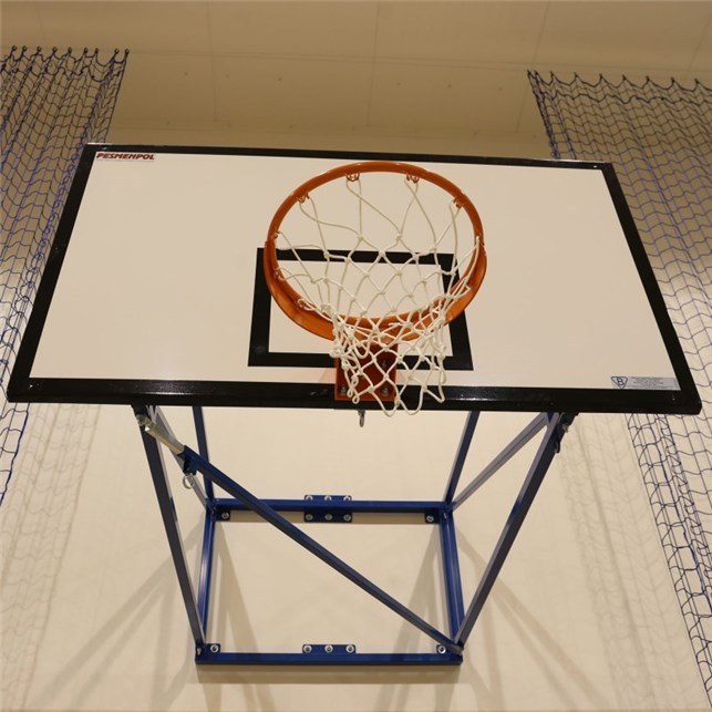 Basketball vægudhæng med sidelæns indsving