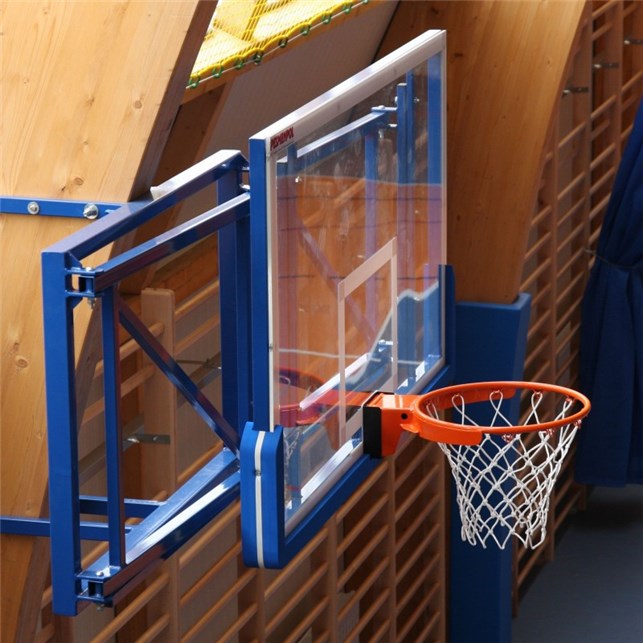 Basketball vægudhæng med sidelæns indsving
