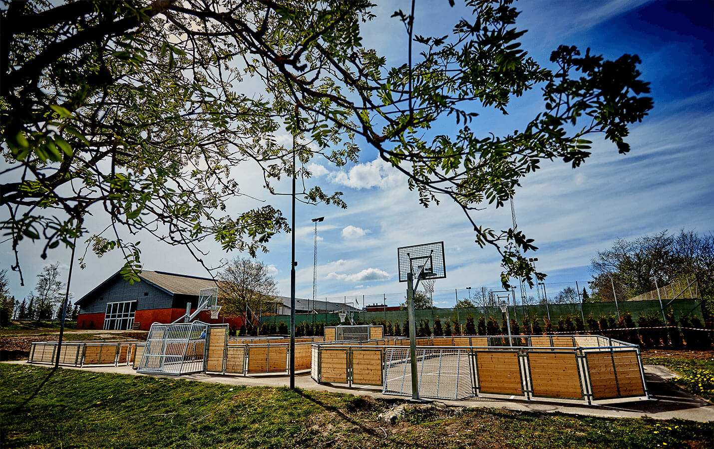 Tre multibaner fra A-Sport monteret med standard bander i gran.