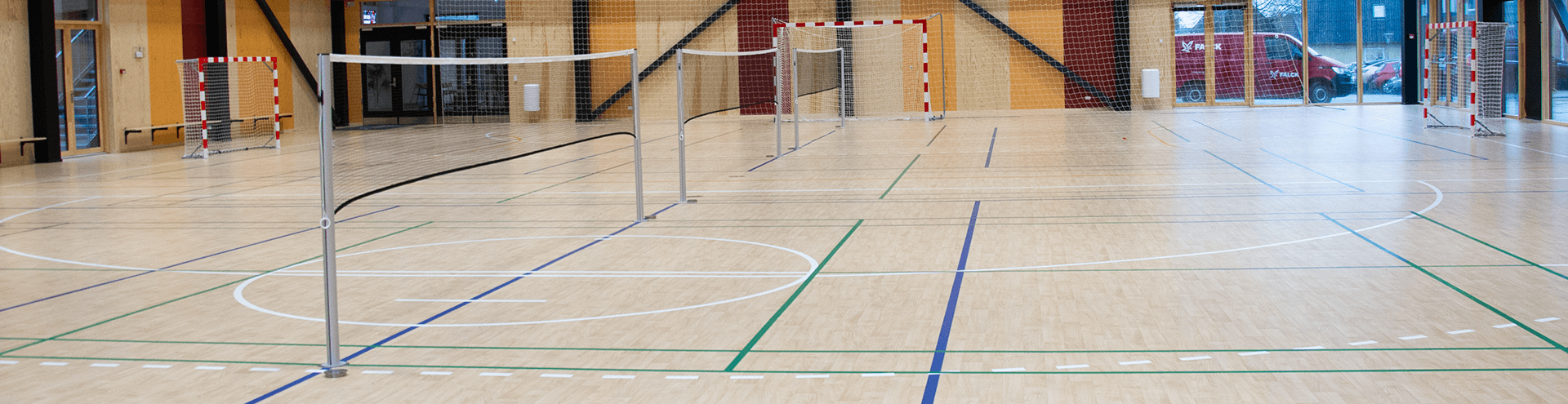 Badmintonstøtter og håndboldmål i Idrætscenter Jammerbugt