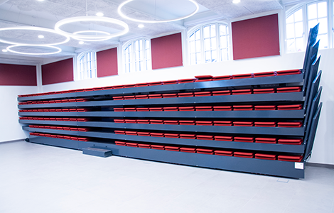 Teleskoptribune - rullet ind til væggen