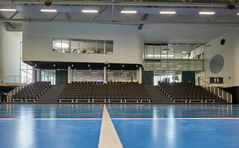 Klapbare tribunesæder i Birkerød Idrætscenter