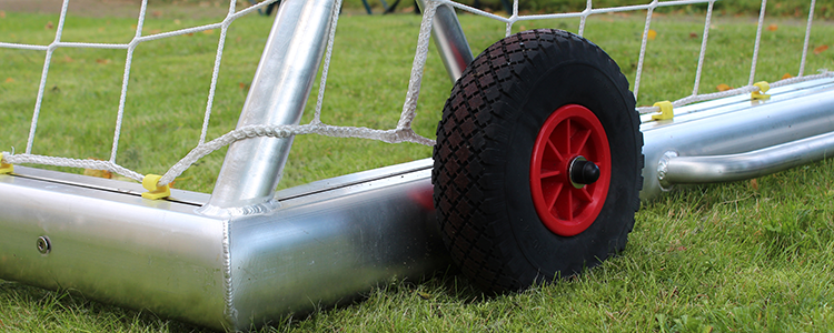 Transporthjul til at sætte på fodboldmål