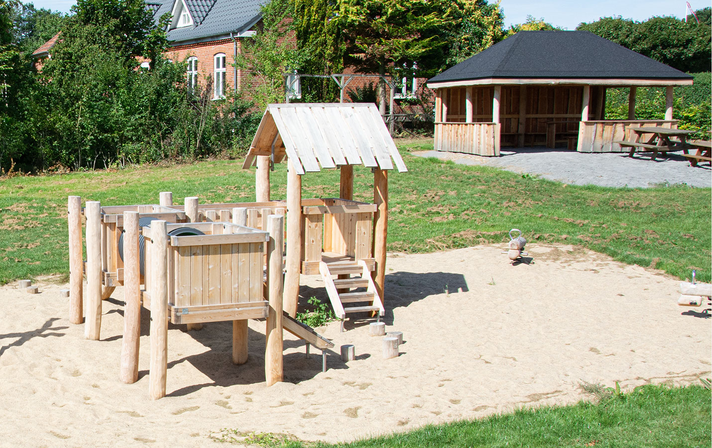 Klatretårn og madpakkehus