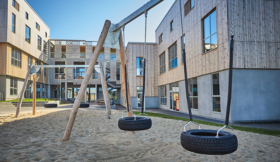 Gyngestativ på legeplads