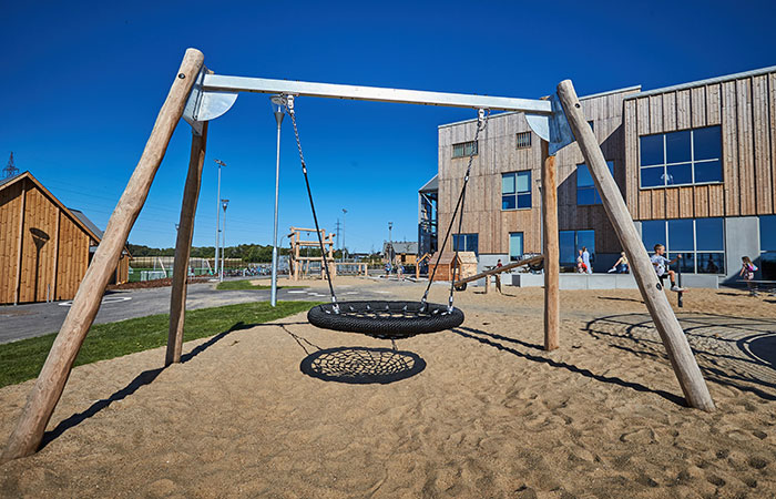 Fugleredegynge på legeplads